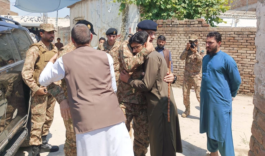 Pak Army senior commanders visit families of martyred Customs officials