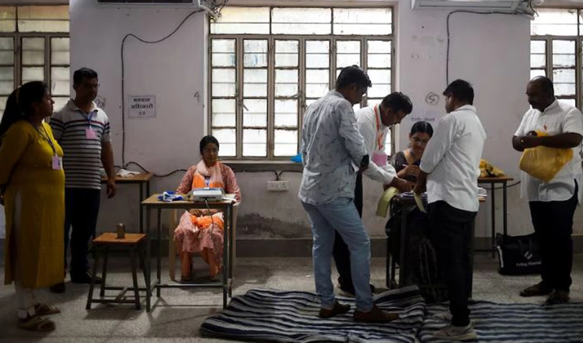 Indian election resumes as heatwave hits voters
