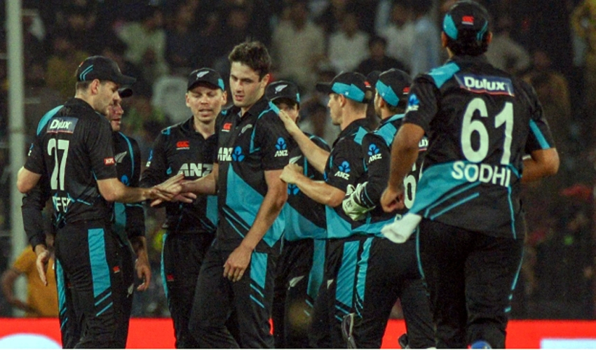 New Zealand romp to four-run victory against Pakistan in fourth T20I