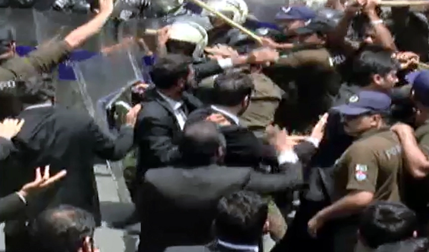 Eight lawyers arrested after clash with police in Lahore