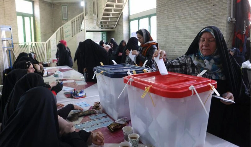 Iran conservatives tighten grip in parliament vote