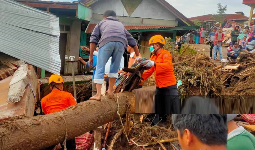 Indonesia flood death toll rises to 43 with 15 missing