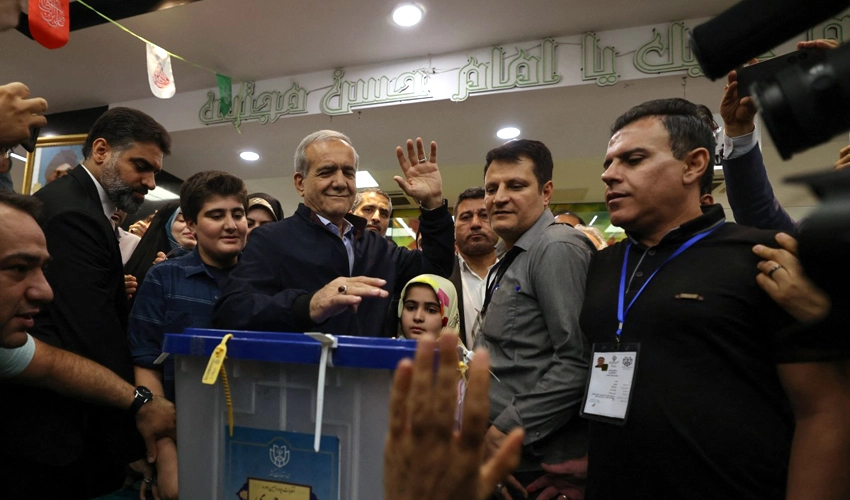 Reformist, ultraconservative qualify for Iran runoff election