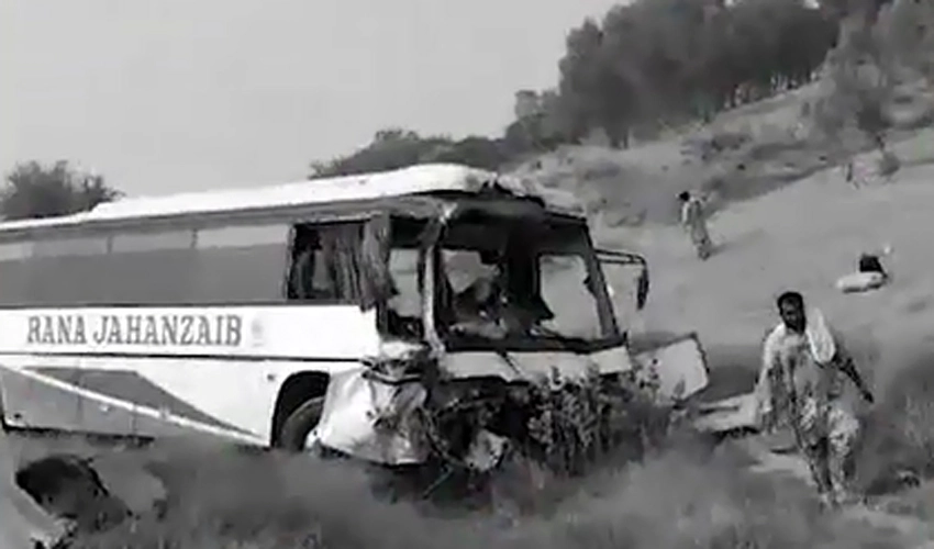 10 killed, 32 injured as two coaches collide in Kot Addu