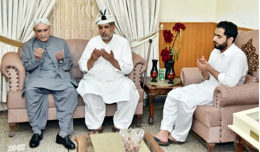 President Zardari visits house of martyred Captain Muhammad Osama, lauds his bravery & patriotism