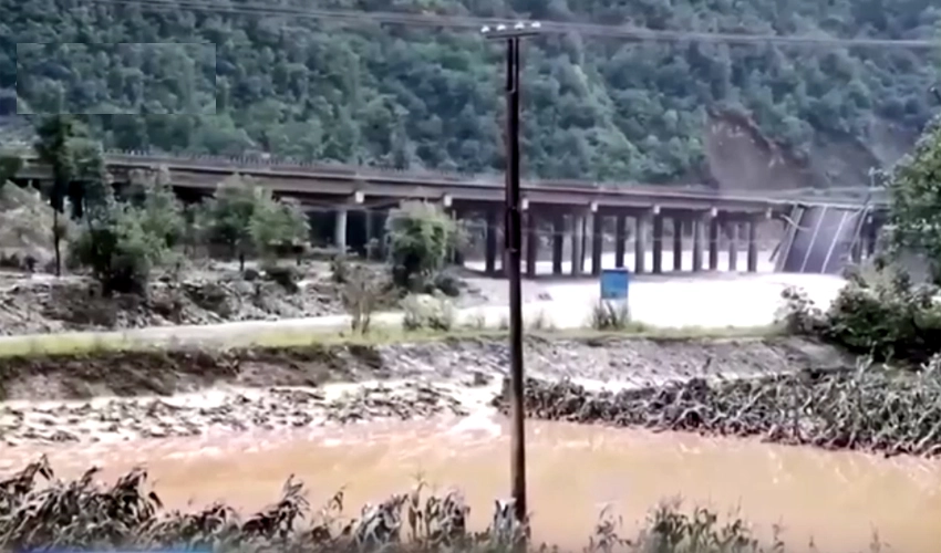 China bridge collapse kills 12, leaves more than 30 missing