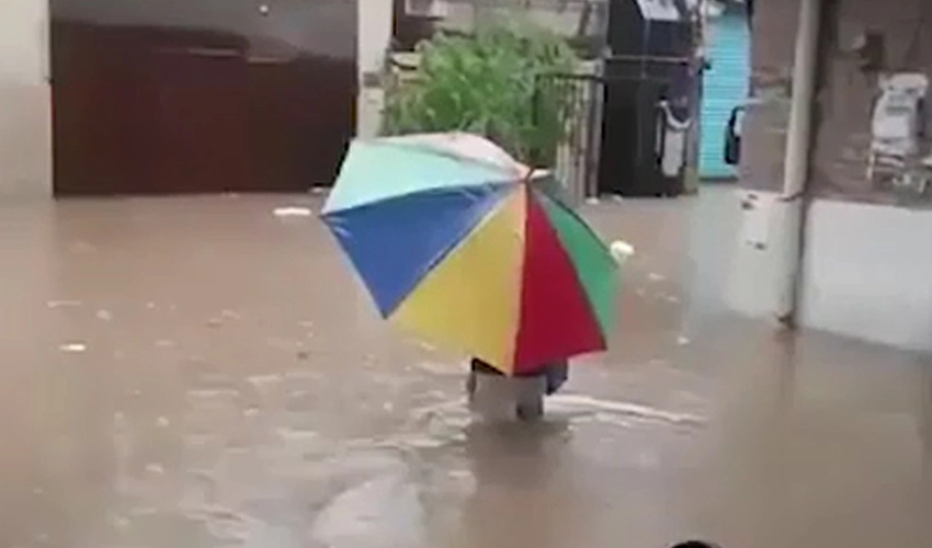 Rain breaks 44-year-old record in Lahore, floods houses, streets & hospitals