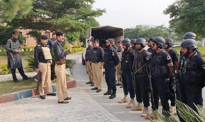 KP govt restrains cops from using social media