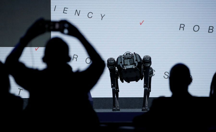 Verizon shows off 5G-connected robots at Barcelona conference